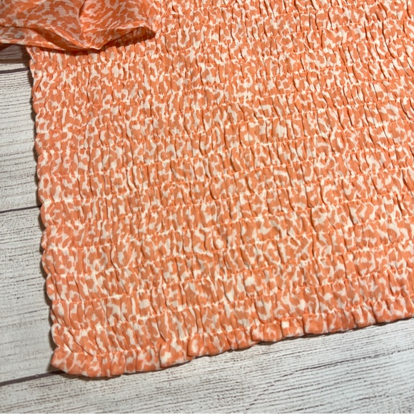 EXPRESS Printed Smocked Bodice Flutter Sleeve Top - Picture 8 of 16